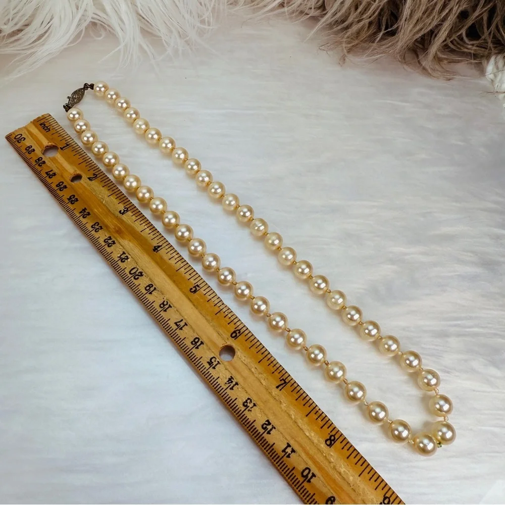 Stunning vintage champagne colored pearl necklace